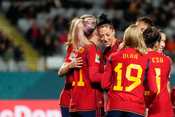 努里表现出 努里表现出