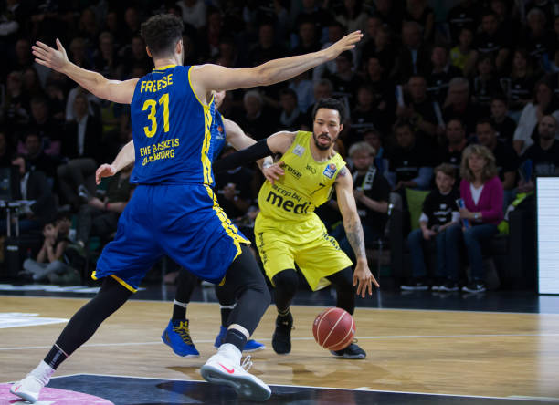 压在肩头 压在肩头